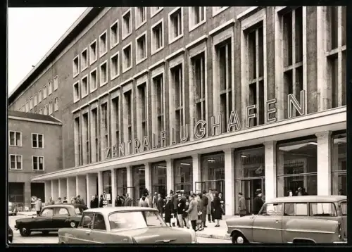 AK Berlin-Tempelhof, Zentral-Flughafen, Eingang zur Passagierhalle