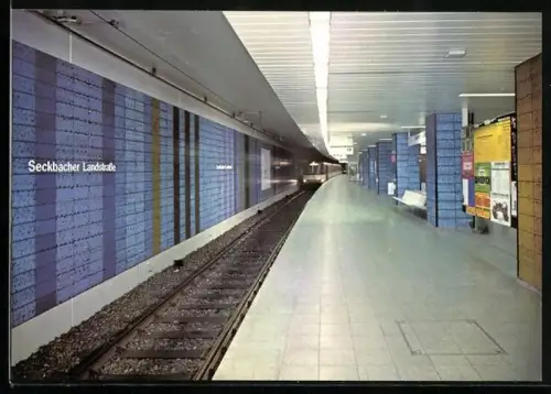 AK Frankfurt am Main, U-Bahnstation Seckbacher Landstrasse mit einfahrender U-Bahn 1981