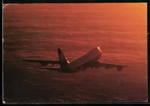 AK Flugzeug Boeing B747 der Lufthansa fliegt über der Wolkendecke