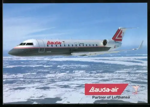 AK Passagierflugzeug Canadair Regional Jet der Lauda-Air im Flug über verschneiter Landschaft