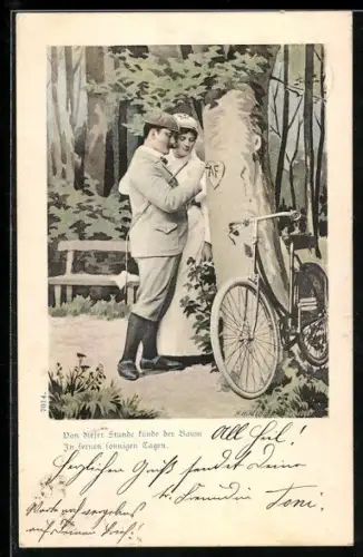 AK Mann ritzt ein Herz in Baumrinde, Fahrrad