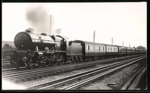 AK Britische Lokomotive Nr. 6112 mit Personenzug nahe Kentomn 1928, englische Eisenbahn