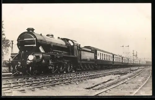 AK Britische Lokomotive Nr. 764 der Southern Railway mit Personenzug, englische Eisenbahn