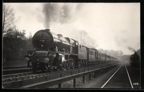 AK Britische Lokomotive Nr. 6112 mit Personenzug in Fahrt, englische Eisenbahn