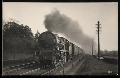 AK Britische Lokomotive Nr. 6144 mit Personenzug in voller Fahrt, englische Eisenbahn