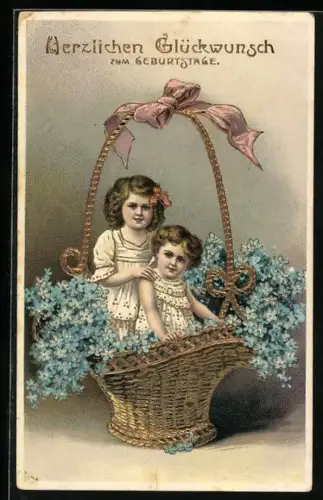 AK Herzlichen Glückwunsch zum Geburtstage, zwei Kinder im Korb mit Vergissmeinnicht