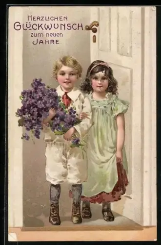 AK Junge und Mädchen betreten das Zimmer mit grossem Blumenstrauss