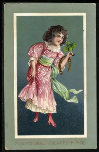AK Mädchen mit einem goldenen Hufeisen am Arm und einem Kleeblatt überstellt Neujahrsgrüsse