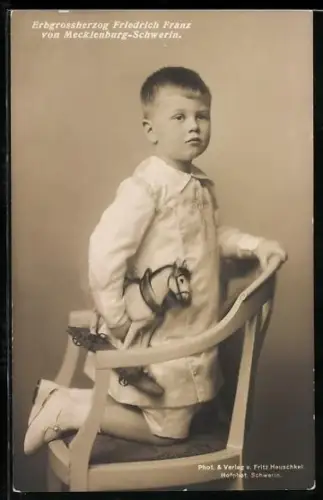 AK Erbgrossherzog Friedrich Franz von Mecklenburg-Schwerin als Knabe mit Spielzeug