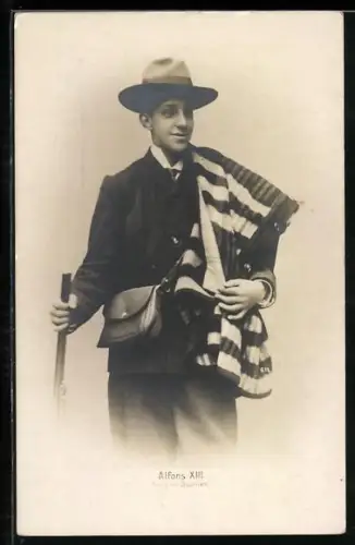 AK König Alfonso XIII. von Spanien in Freizeitbekleidung