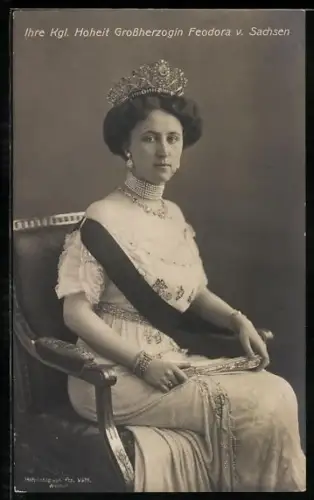 AK Grossherzogin Feodora von Sachsen-Weimar-Eisenach im prächtigen Kleid mit Krone
