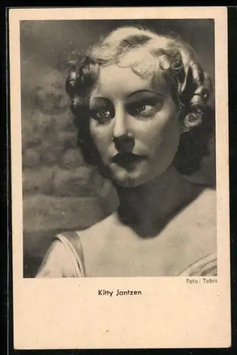 AK Schauspielerin Kitty Jantzen blickt in die Ferne