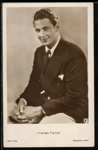 AK Charles Farrell mit lässig gefalteten Händen, Portrait