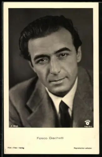 AK Schauspieler Fosco Giachetti mit zurückgekämmtem Haar