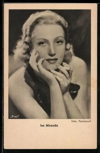 AK Schauspielerin Isa Miranda verführerisch mit Zigarette