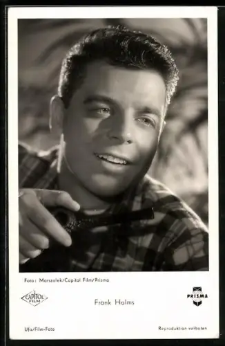 AK Schauspieler Frank Holms mit Pfeife posierend