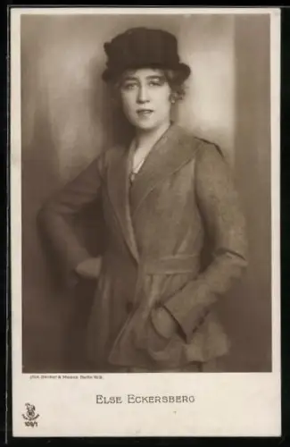AK Schauspielerin Else Eckersberg in Kostüm und schwarzem Hut