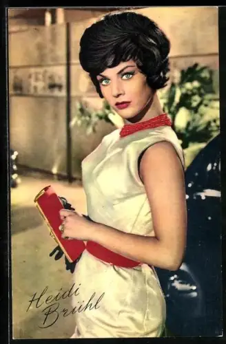 AK Schauspielerin Heidi Brühl mit roter Handtasche