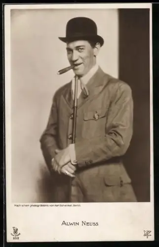 AK Schauspieler Alwin Neuss mit Zigarre porträtiert