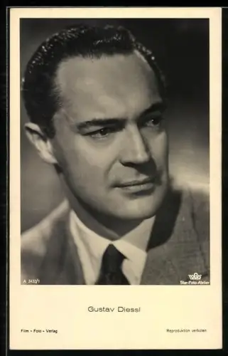 AK Schauspieler Gustav Diessl im Anzug fragend zur Seite blickend