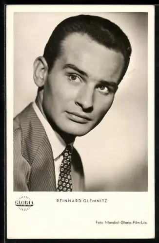 AK Schauspieler Reinhard Glemnitz im Anzug mit Krawatte
