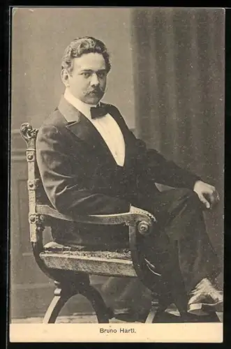 AK Bruno Hartl mit Fliege, Portrait