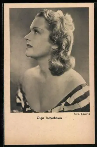 AK Schauspielerin Olga Tschechowa in schulterfreiem Kleid