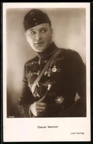 AK Schauspieler Oscar Marion in Uniform posierend
