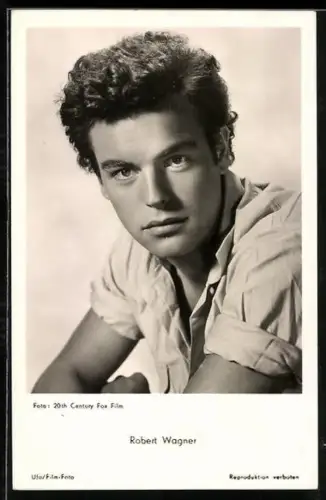 AK Schauspieler Robert Wagner mit jungenhaftem Charme