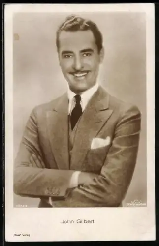 AK Schauspieler John Gilbert lächelnd im Anzug porträtiert