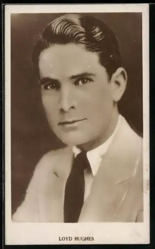 AK Schauspieler Loyd Hughes im Anzug
