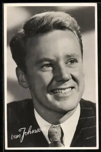 AK Schauspieler Van Johnson in lachender Pose