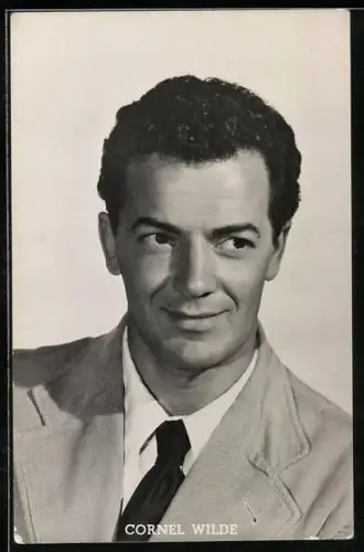 AK Schauspieler Cornel Wilde im Anzug posierend
