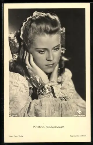 AK Schauspielerin Kristina Söderbaum im Kleid posierend