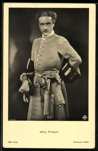 AK Schauspieler Willy Fritsch in interessanter Filmuniform