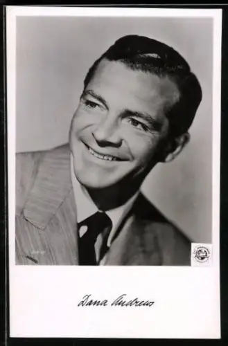 AK Schauspieler Dana Andrews mit erwartungsvollem Lächeln