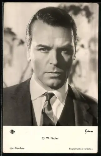 AK Schauspieler O.W. Fischer mit ernstem Blick