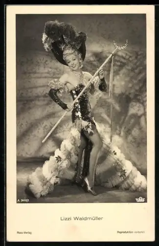 AK Schauspielerin Lizzi Waldmüller mit Hut, Kleid und Stab