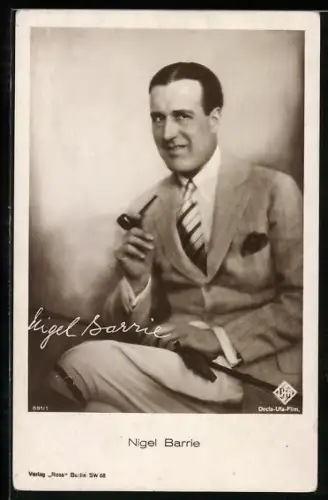 AK Schauspieler Nigel Barrie mit Pfeife