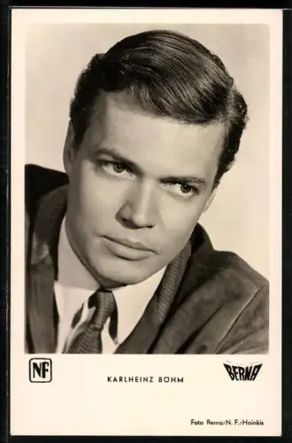 AK Schauspieler Karlheinz Böhm mit ernstem Gesichtsausdruck