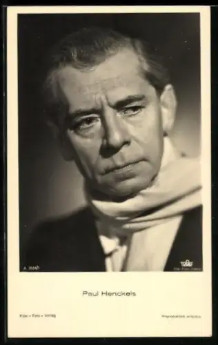 AK Schauspieler Paul Henckels mit Halstuch