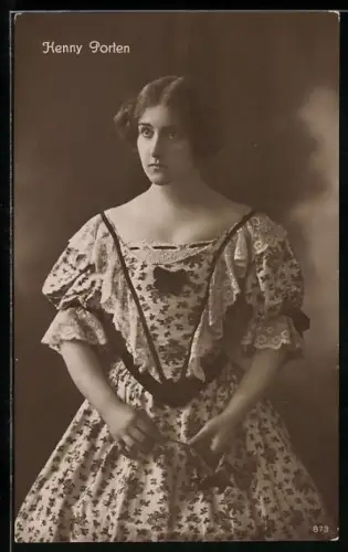 AK Schauspielerin Henny Porten im geblümten Kleid