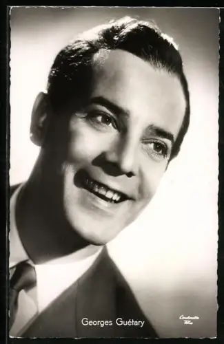 AK Schauspieler Georges Guétary mit fröhlichem Lachen