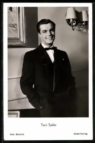 AK Schauspieler Toni Sailer im Anzug