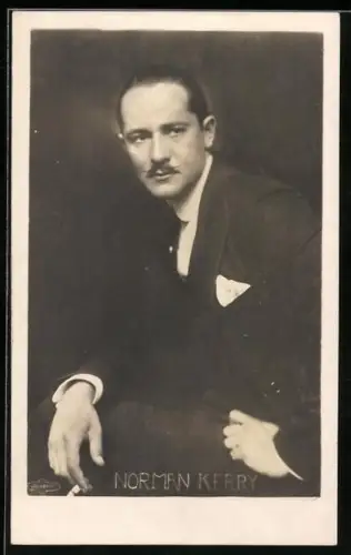AK Schauspieler Norman Kerry im Anzug