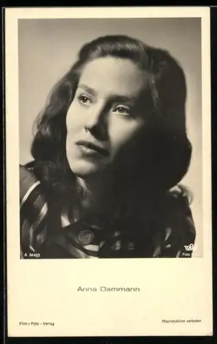 AK Schauspielerin Anna Dammann im Portrait zur Seite blickend