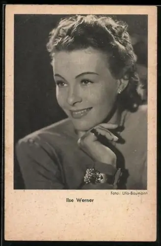 AK Schauspielerin Ilse Werner mit schönem lächeln
