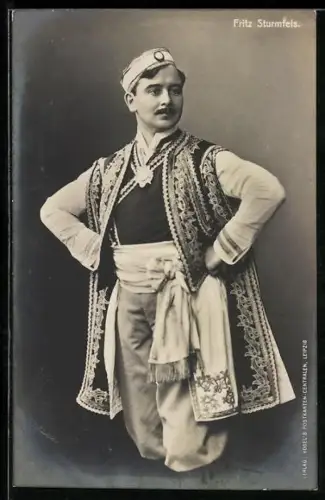 AK Schauspieler Fritz Sturmfels im Kostüm