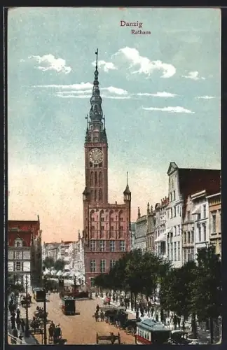 AK Danzig-Gdansk, Rathaus - seitliche Ansicht mit Strassenbahnen und Kutschen
