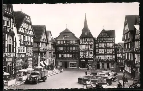 AK Fritzlar, Marktplatz mit Fachwerkhäusern und Brunnen